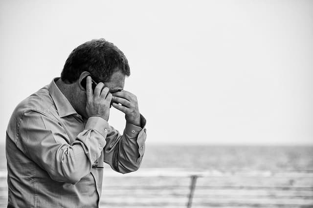 Teenage Addiction Treatment: 6 Factors to Consider When Deciding between Residential and Outpatient Care