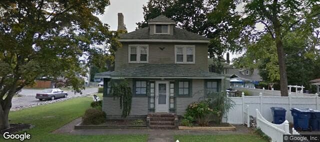Oxford House - Lookout St.